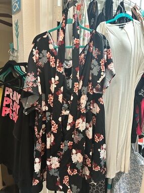 SHEIN Black Floral Short Sleeve Wrap Dress